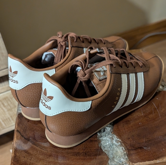 Adidas Samoa in "Preloved Brown" Colorway w/ White Stripes Women's 9, Men's 7.5 - Picture 9 of 9